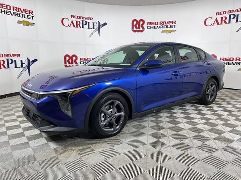 Used 2025 Kia K4 FWD image 3