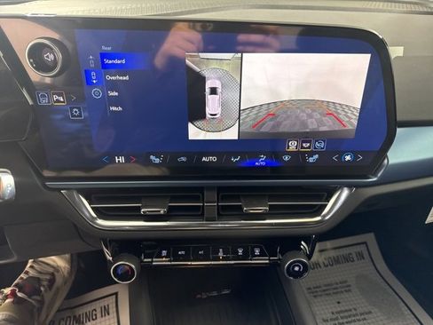 New 2026 Chevrolet Equinox EV LT image 25