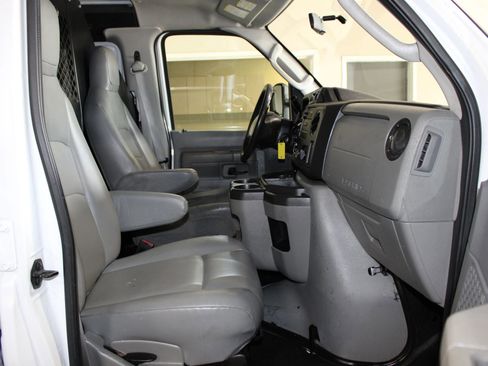 Used 2014 Ford E-150 and Econoline 150 RWD image 16