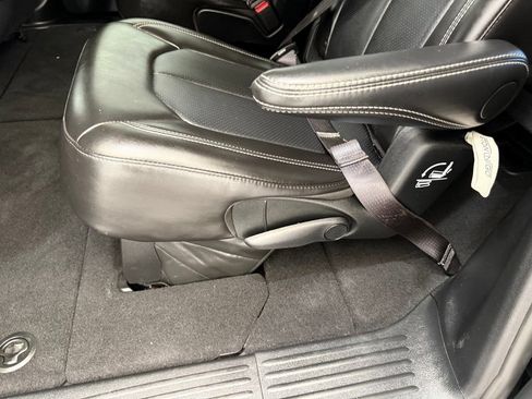 Used 2025 Chrysler Pacifica Select FWD image 19