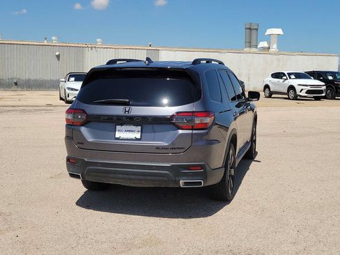 Used 2025 Honda Pilot Black Edition image 8