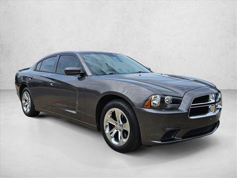 Used 2014 Dodge Charger SE w/ Sport Appearance Group RWD image 3