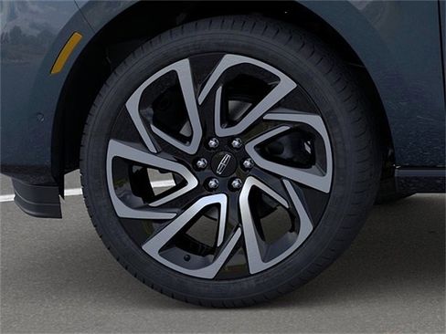 New 2026 Lincoln Navigator L Reserve AWD/4WD image 19