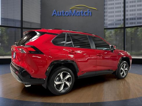 Used 2024 Toyota RAV4 SE image 11