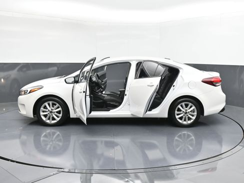 Used 2017 Kia Forte LX w/ LX Popular Package image 33