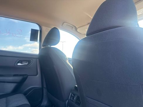 Certified 2025 Nissan Rogue SV FWD image 28