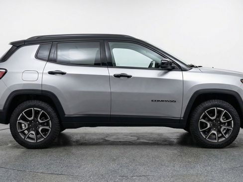 Used 2025 Jeep Compass Trailhawk w/ Trailer Tow Group AWD/4WD image 11