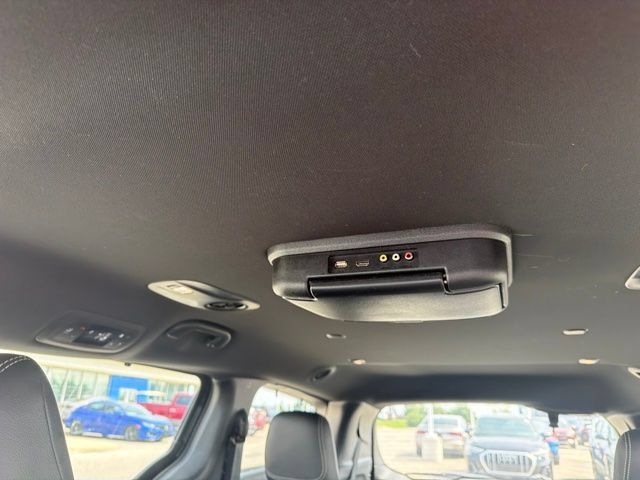 Used 2020 Chrysler Pacifica Touring-L w/ S Appearance Package FWD image 13