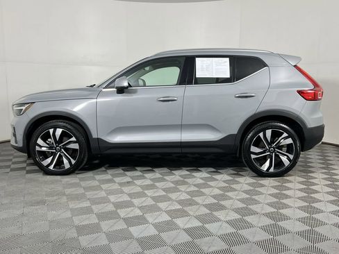 Used 2024 Volvo XC40 B5 Plus image 7