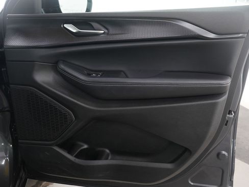 Used 2024 Jeep Grand Cherokee Altitude image 9