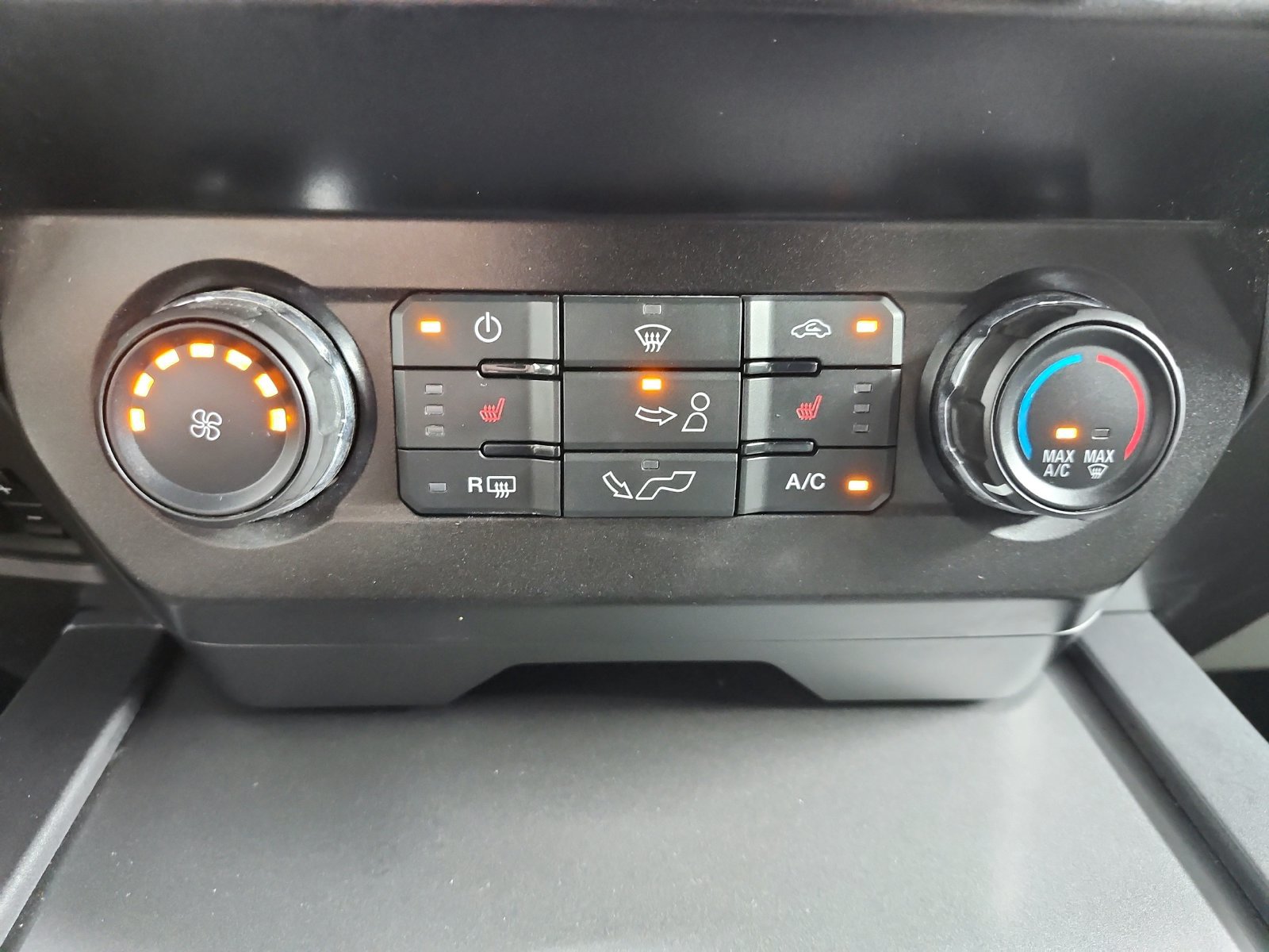 Used 2020 Ford F150 XLT w/ Equipment Group 302A Luxury AWD/4WD image 32