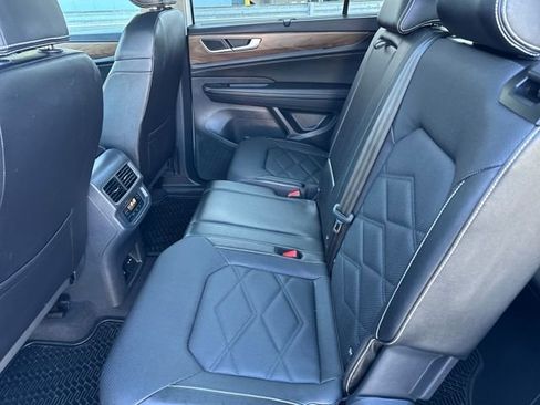 Certified 2024 Volkswagen Atlas SE image 32