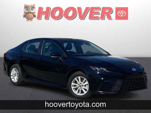 Used 2025 Toyota Camry LE image 1