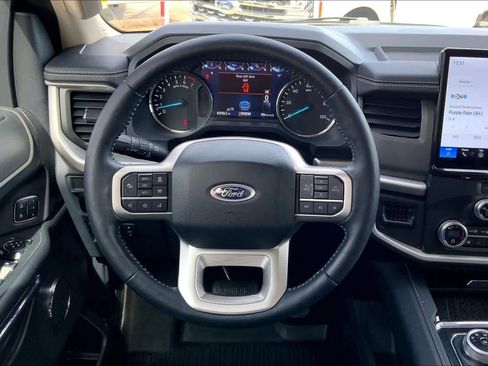 Used 2023 Ford Expedition XLT image 6