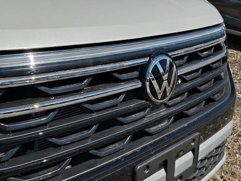 New 2026 Volkswagen Atlas Peak Edition AWD/4WD image 4