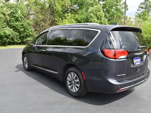 Used 2019 Chrysler Pacifica Touring-L Plus FWD image 7