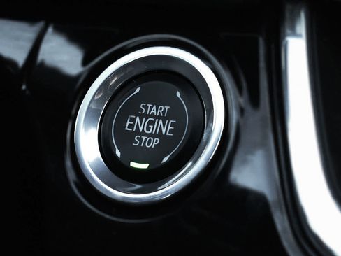 Used 2025 Chevrolet Trax RS w/ Sunroof Package image 18