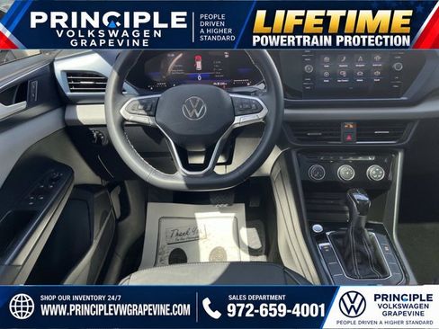 Used 2023 Volkswagen Taos SE w/ Panoramic Sunroof Package FWD image 25