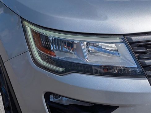 Used 2018 Ford Explorer XLT w/ Equipment Group 202A image 9