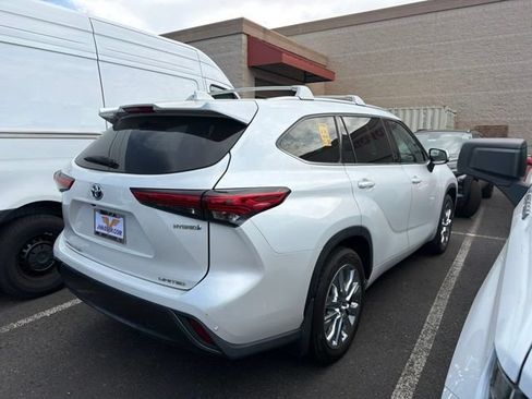 Used 2023 Toyota Highlander Limited AWD/4WD image 5