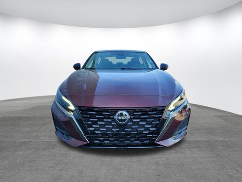 Used 2024 Nissan Altima 2.5 SV image 2