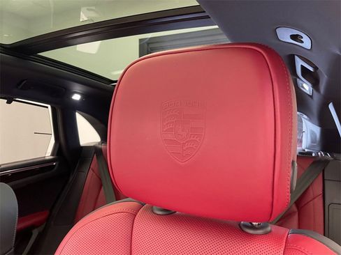 Certified 2025 Porsche Macan image 19