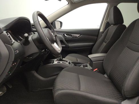 Used 2019 Nissan Rogue SV image 17