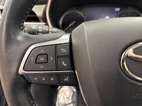 Used 2021 Toyota Highlander XLE image 35