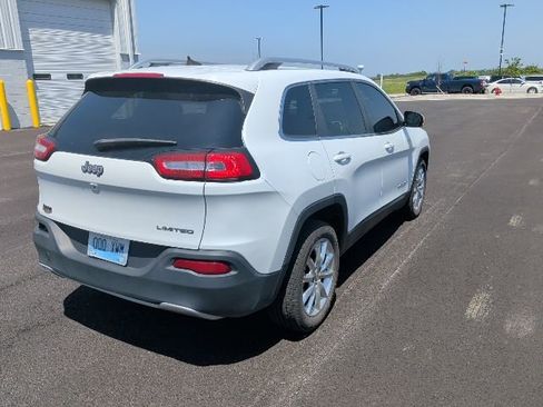 Used 2017 Jeep Cherokee Limited FWD image 3