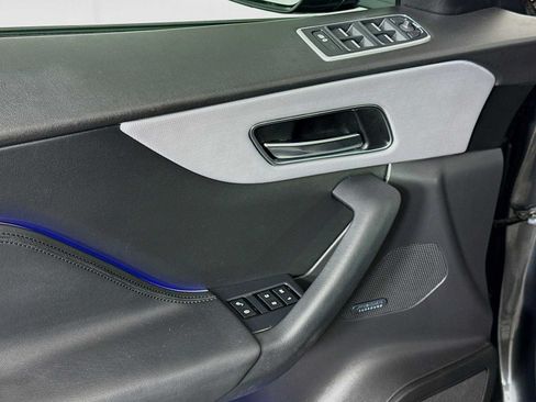 Used 2019 Jaguar F-PACE Portfolio AWD/4WD image 18