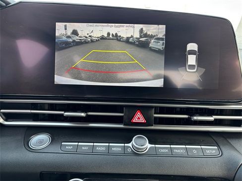 Used 2022 Hyundai Elantra Limited image 20