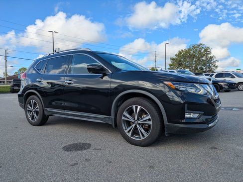 Used 2017 Nissan Rogue SL w/ SL Premium Package FWD image 2
