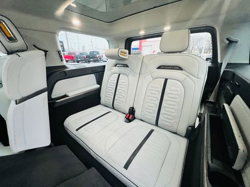 Used 2023 Rivian R1S Adventure image 28