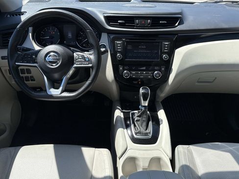 Used 2019 Nissan Rogue Sport SL w/ Premium Package AWD/4WD image 2