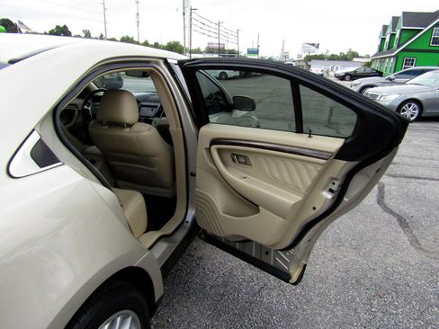 Used 2017 Ford Taurus Limited image 24