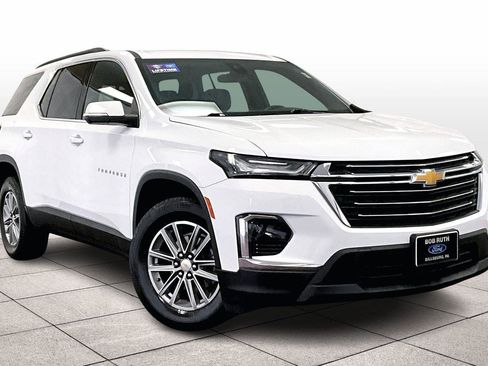Used 2023 Chevrolet Traverse LT image 2