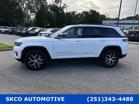 Used 2024 Jeep Grand Cherokee Limited image 2