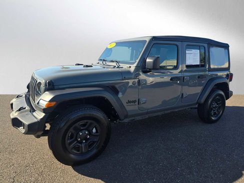 Used 2022 Jeep Wrangler Unlimited Sport image 3