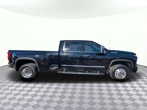 Used 2024 Chevrolet Silverado 3500 High Country image 2