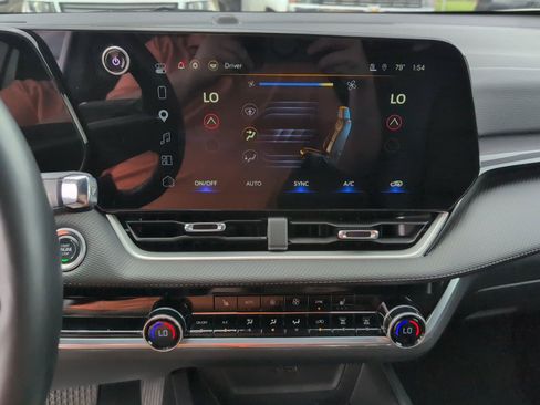 Used 2025 Chevrolet Equinox LT w/ Convenience Package II FWD image 17