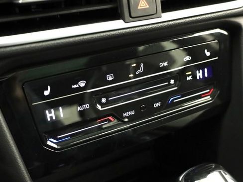 New 2026 Volkswagen Taos SE image 20