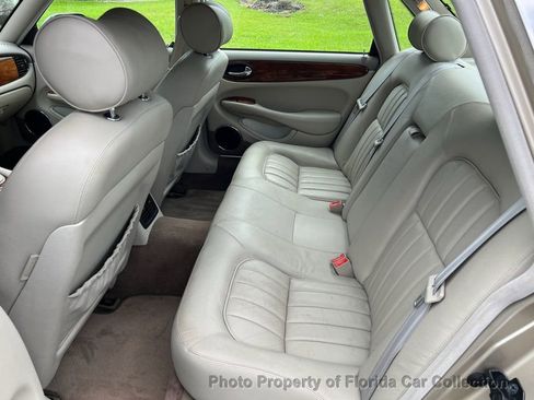 Used 2000 Jaguar XJ8 RWD image 35