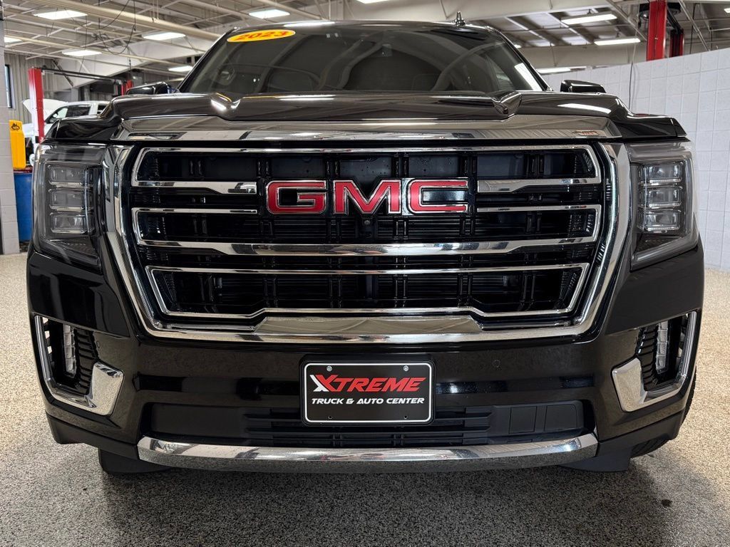 Used 2023 GMC Yukon SLT w/ SLT Premium Package AWD/4WD image 2