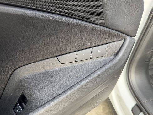 Used 2022 Audi e-tron Premium w/ Convenience Plus Package image 14
