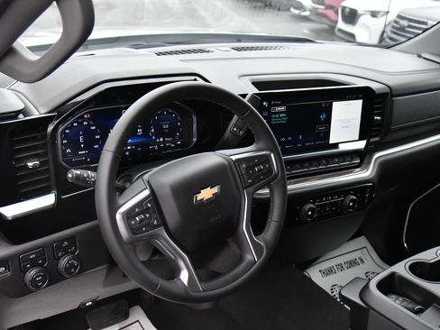 Used 2024 Chevrolet Silverado 1500 LT image 14