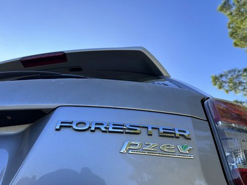 Used 2016 Subaru Forester 2.5i Touring w/ Eyesight & Navigation System image 9