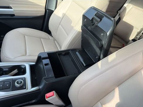 Used 2022 Ford Explorer XLT w/ Equipment Group 202A image 21