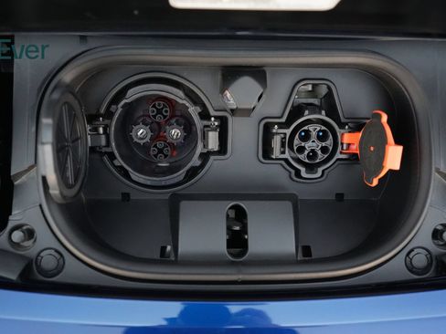 Used 2025 Nissan Leaf S FWD image 10