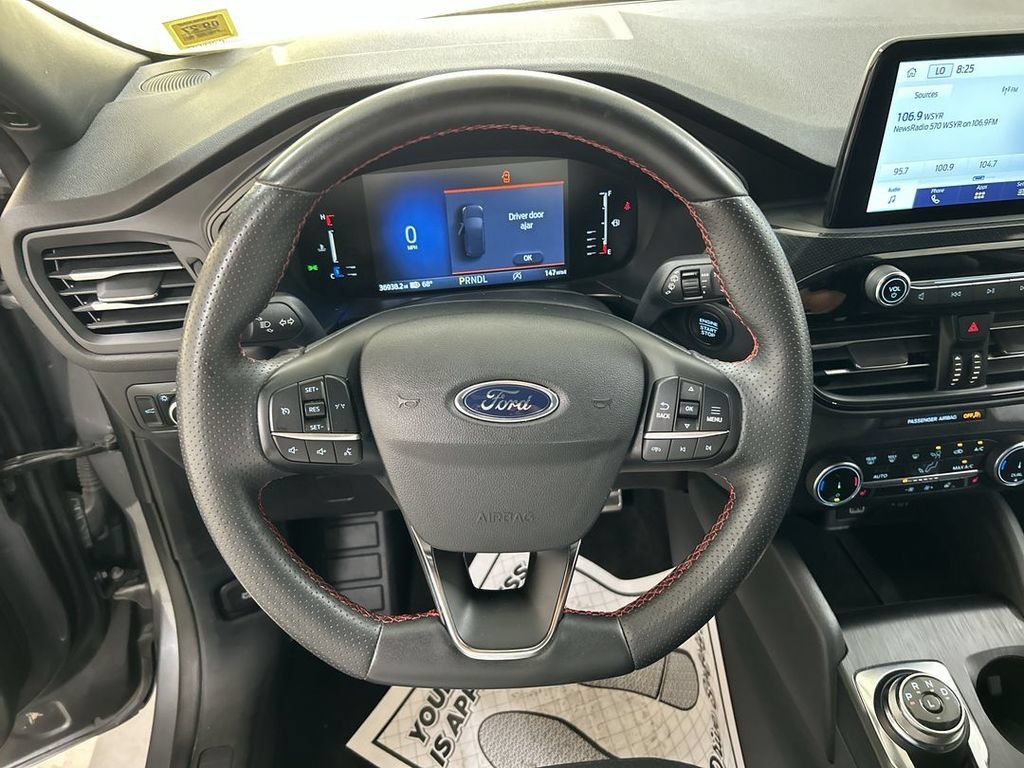 Used 2024 Ford Escape ST-Line AWD/4WD image 4