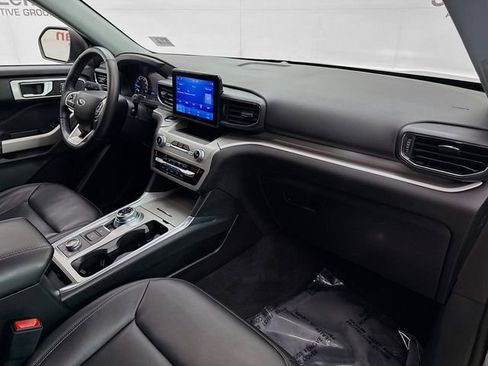 Used 2022 Ford Explorer XLT w/ Equipment Group 202A image 29
